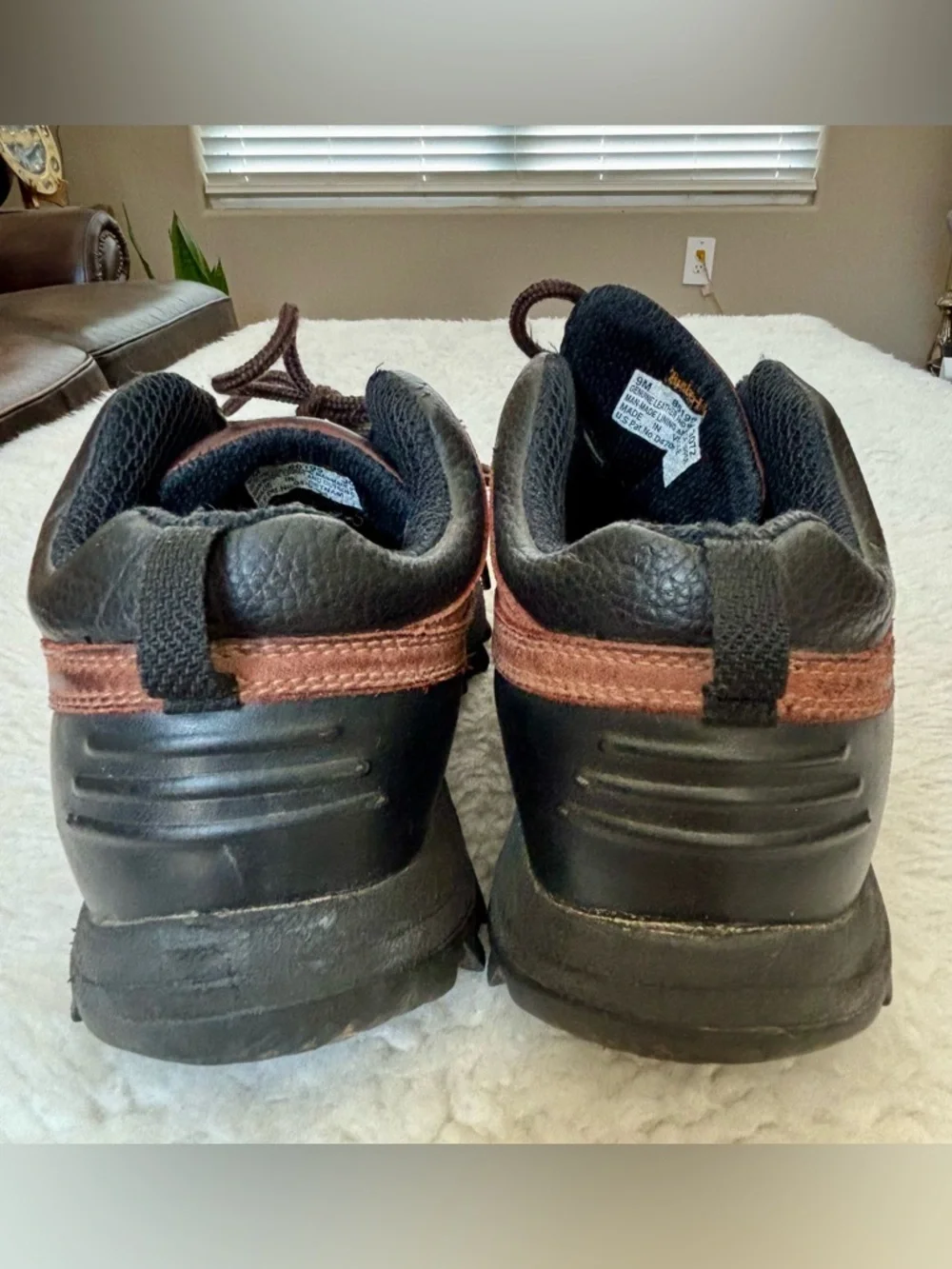 Timberland Brown and Black Genuine leather Lace-Up Chukka Boots Size 9 M